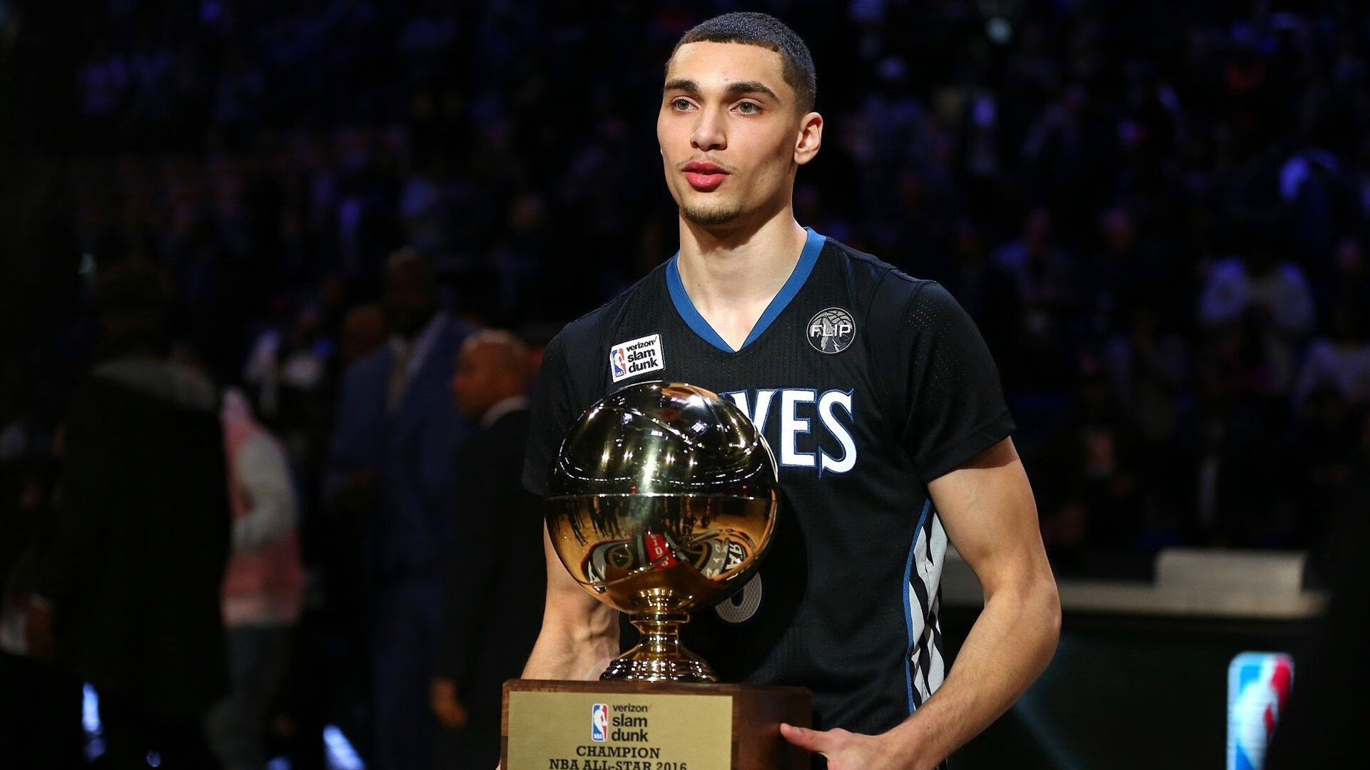 角色扮演马拉松 参赛者装扮成电影人物完成半程